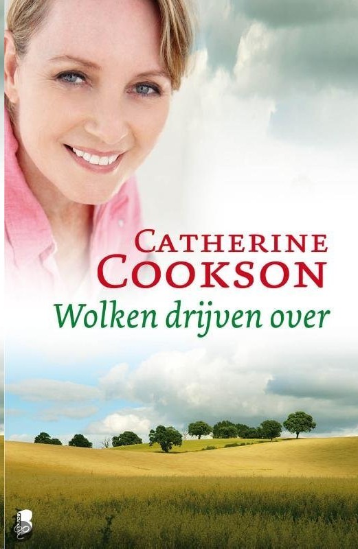 Wolken drijven over